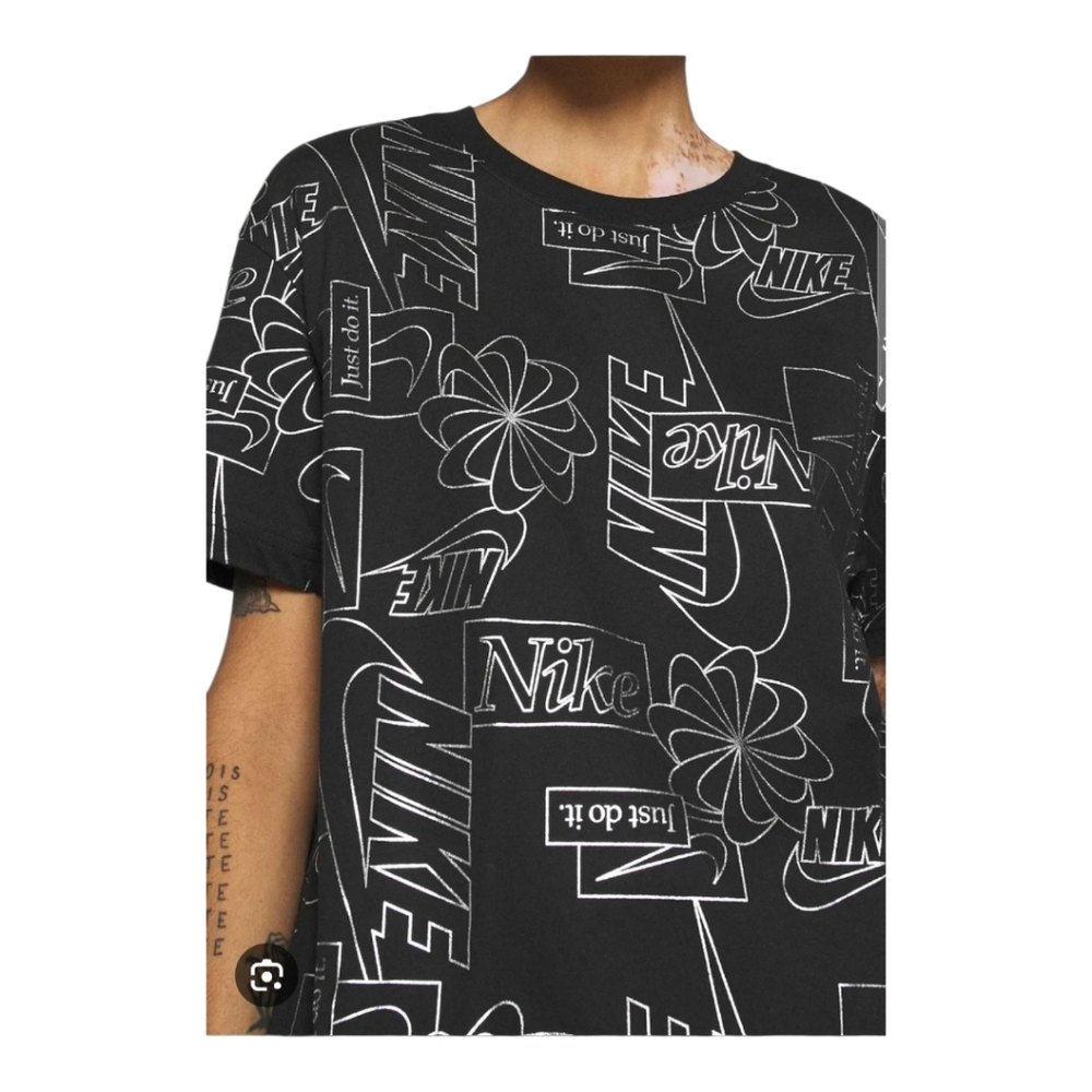 Nike Womens Black and White Graphic Tee